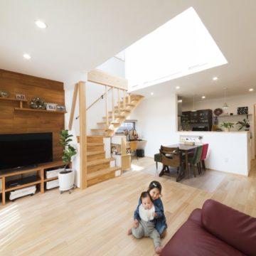 施工事例 | 明るい吹き抜けリビングで自然と家族が集まる家 | 愛媛県の注文住宅は無添加住宅正規代理店みのりホームへ
