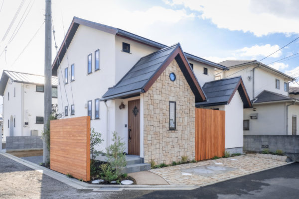 南久米モデルハウス外観 | 愛媛県松山市の戸建注文住宅は無添加住宅正規代理店みのリホームへ