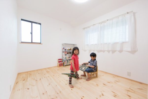 施工事例 | 家中が心地よい遊び場に！ 無添加住宅® で幸せな日々を育む | 愛媛県の注文住宅は無添加住宅正規代理店みのりホームへ