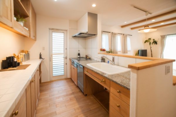 施工事例 | メンテナンスフリーの石葺き屋根 無添加素材で造る長期優良住宅 | 愛媛県の注文住宅は無添加住宅正規代理店みのりホームへ