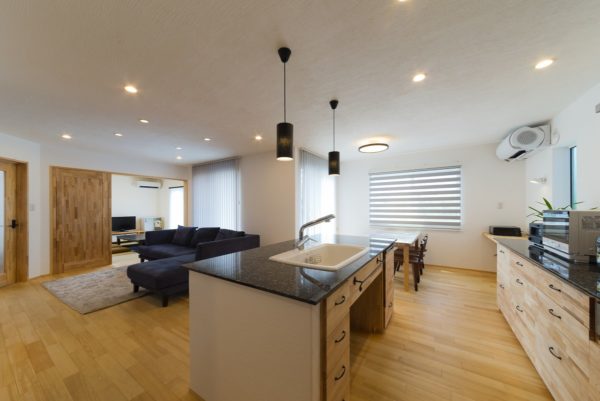 施工事例 | 自然素材を使ったナチュラル過ぎない大人かっこいい家 | 愛媛県の注文住宅は無添加住宅正規代理店みのりホームへ