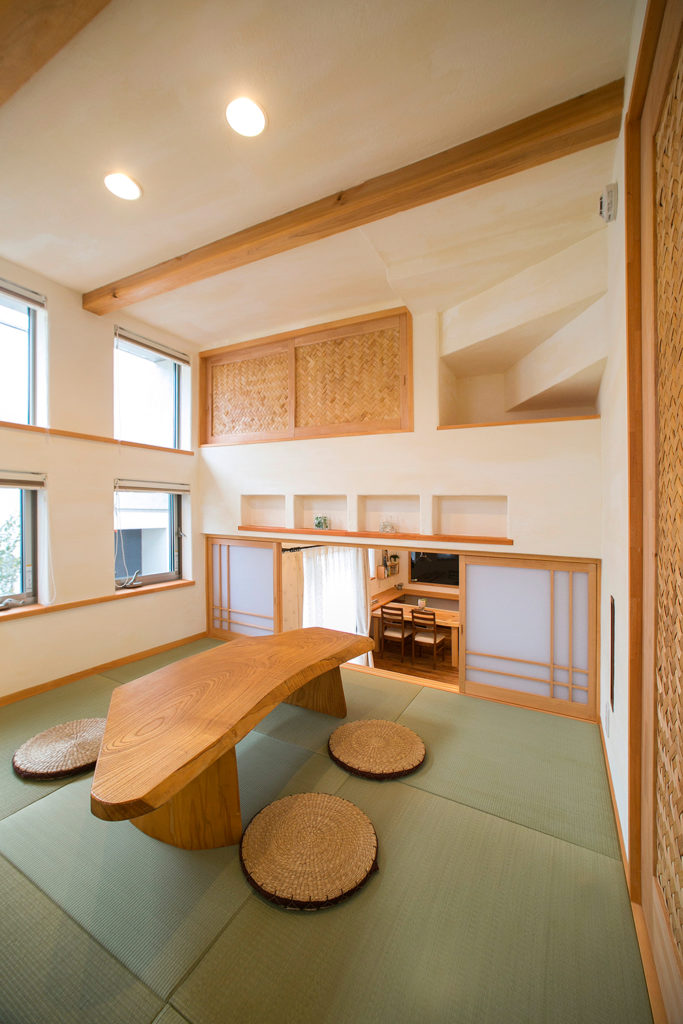 施工事例 | 天然石や無垢材、漆喰壁など 自然素材で満たされた空間 | 愛媛県の注文住宅は無添加住宅正規代理店みのりホームへ