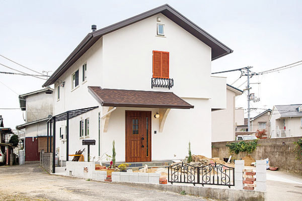 施工事例 | 憧れの薪ストーブや輸入建具により 個性と心地よさを演出する夢の住まい | 愛媛県の注文住宅は無添加住宅正規代理店みのりホームへ