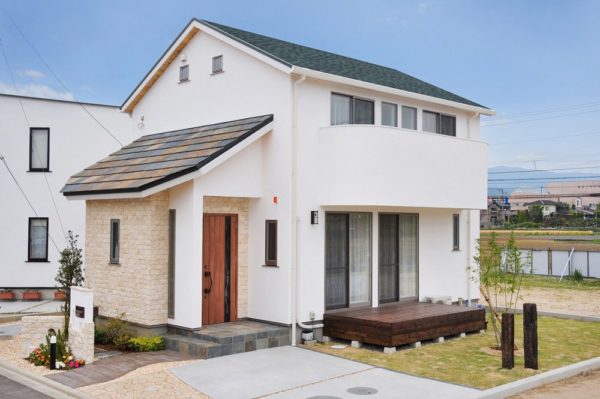 施工事例 | 吹抜けとアイアン手すりのある家 | 愛媛県の注文住宅は無添加住宅正規代理店みのりホームへ